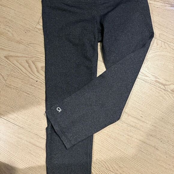 GAP Athletic Fit dark grey capris S - Picture 3 of 3